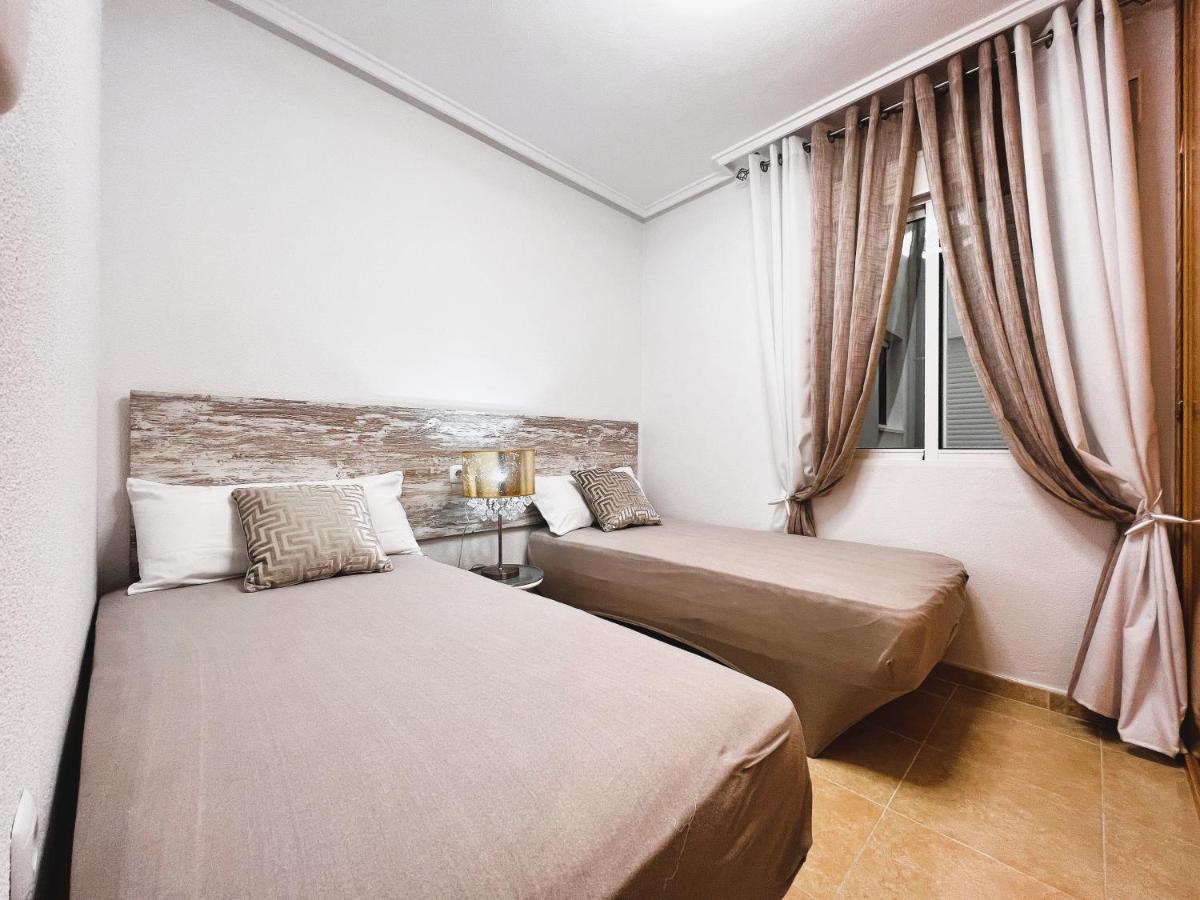 Holiday Suite Fragata Torrevieja Exteriör bild