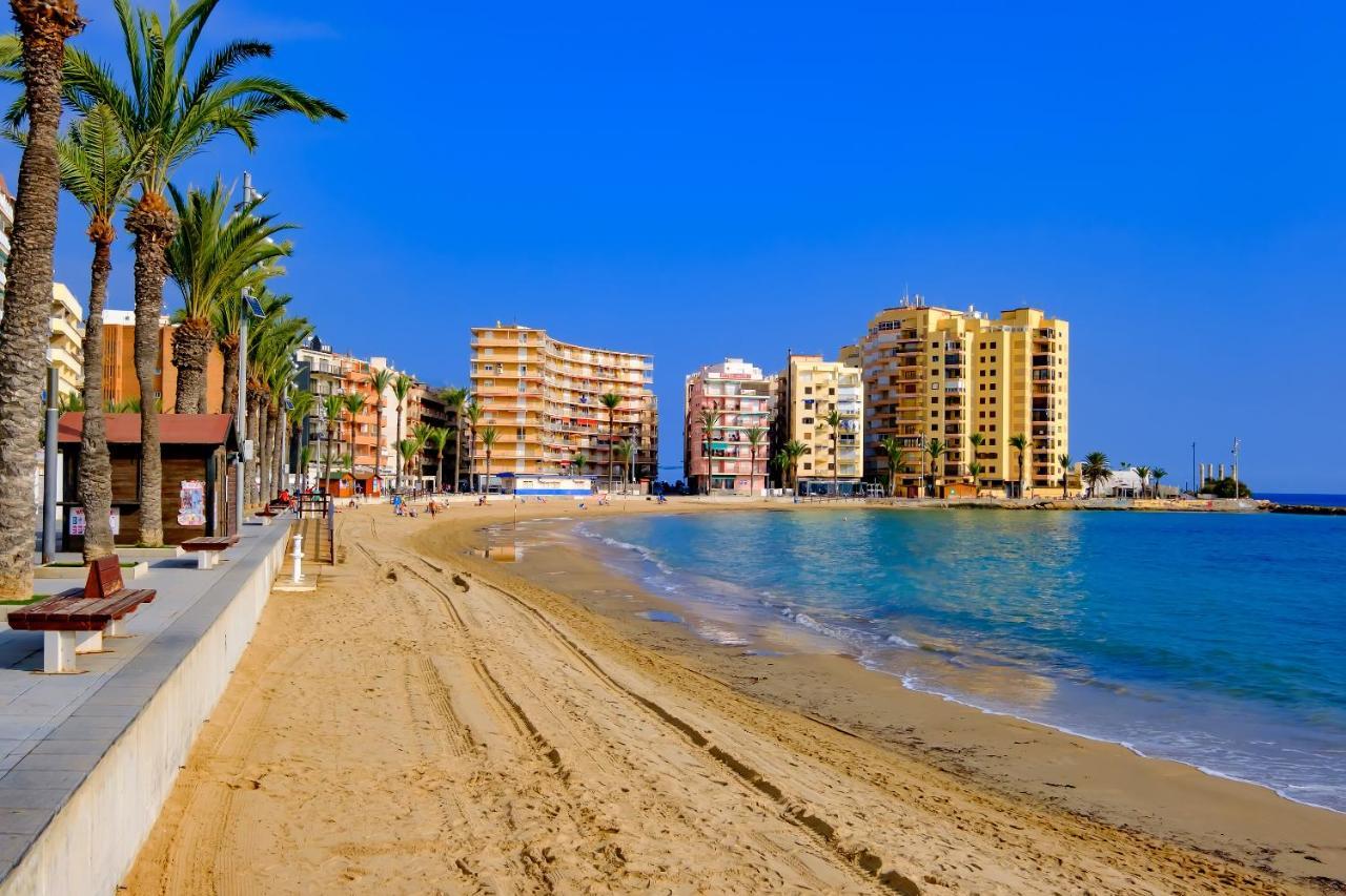 Holiday Suite Fragata Torrevieja Exteriör bild